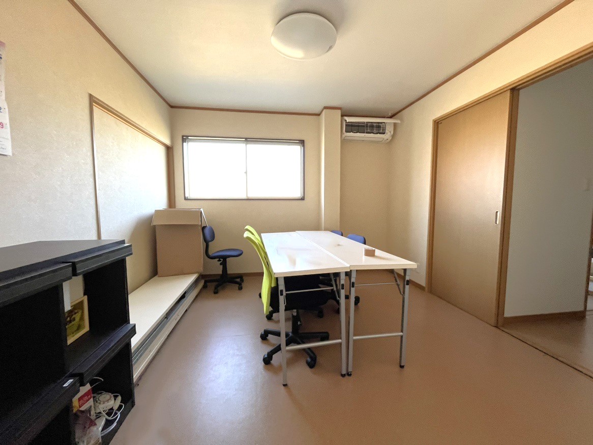 明和町行部　売店舗