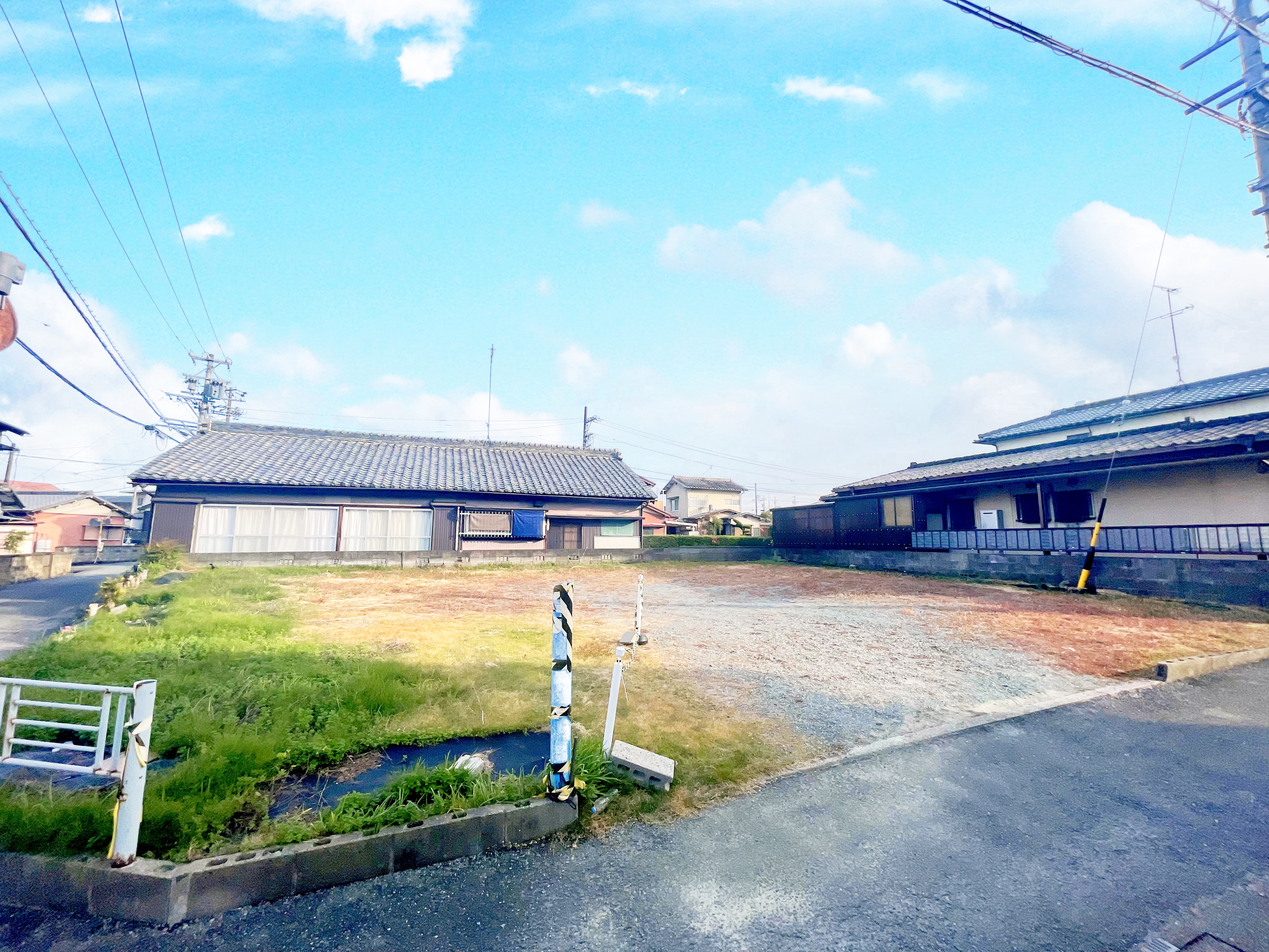 値下【松阪市 駅部田町】閑静な住宅街の角地にある約77坪の住宅用地