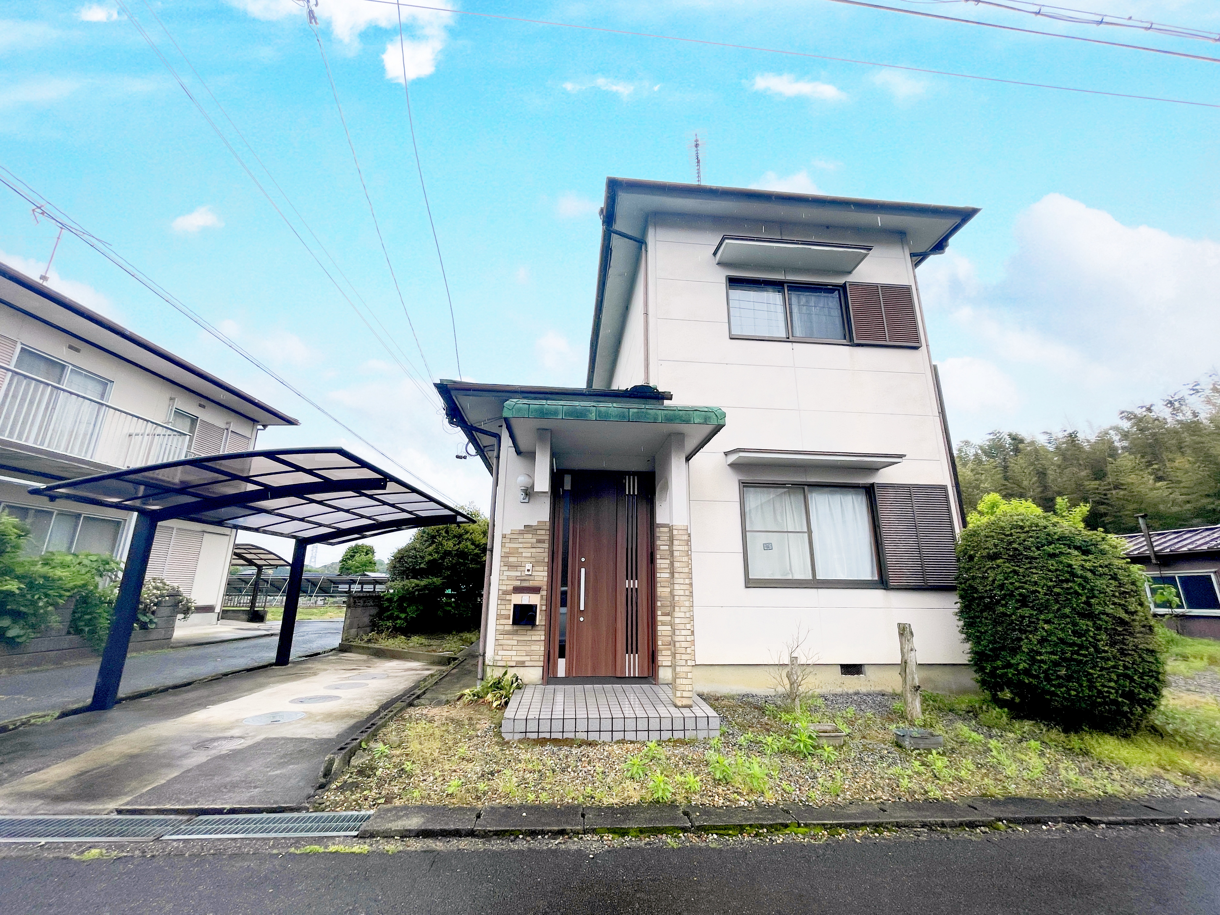 津市稲葉町　２階建て住宅