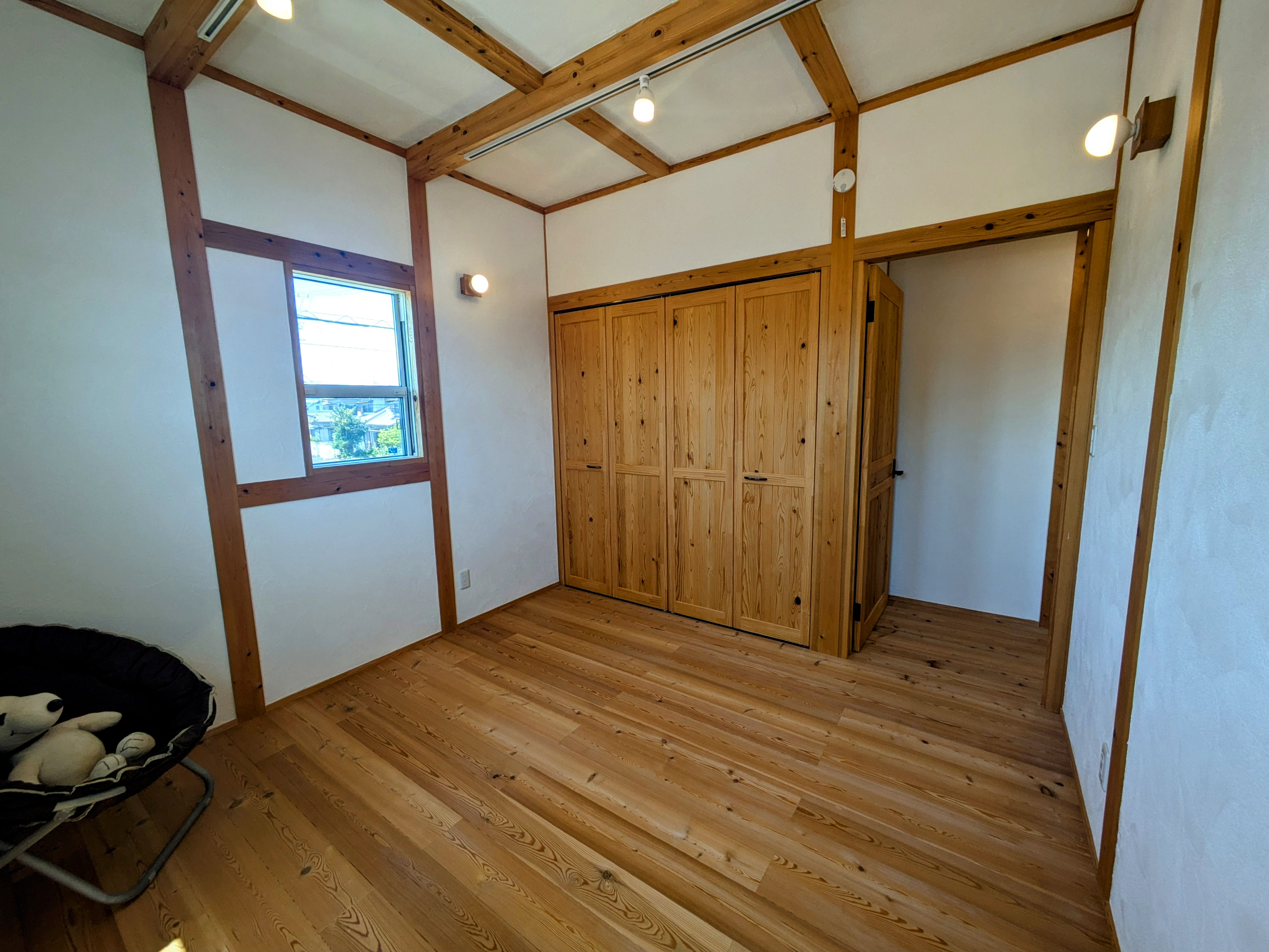 【久保町】　無垢材の温もりある落ち着く未入居物件！！