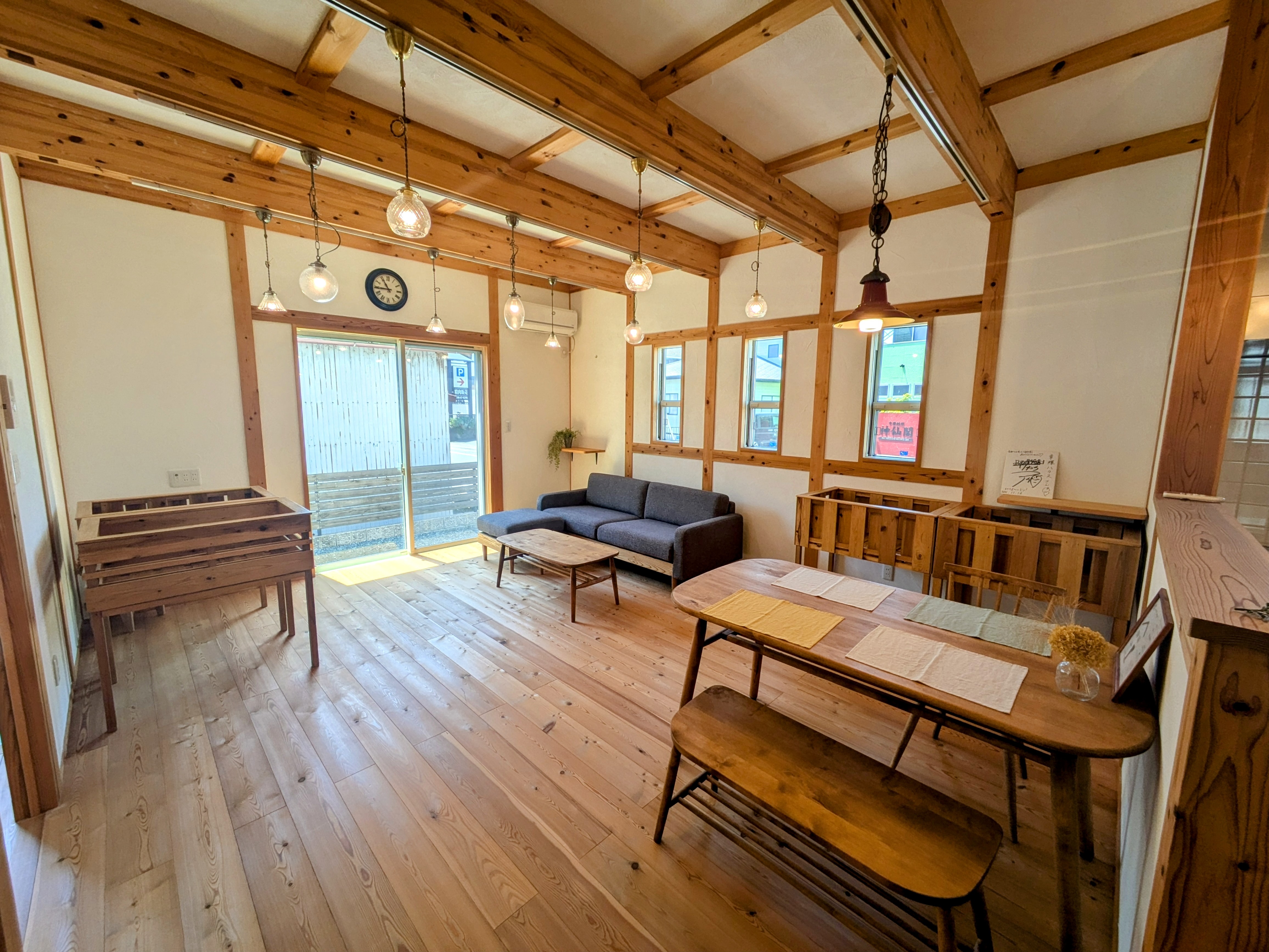 【久保町】　無垢材の温もりある落ち着く未入居物件！！