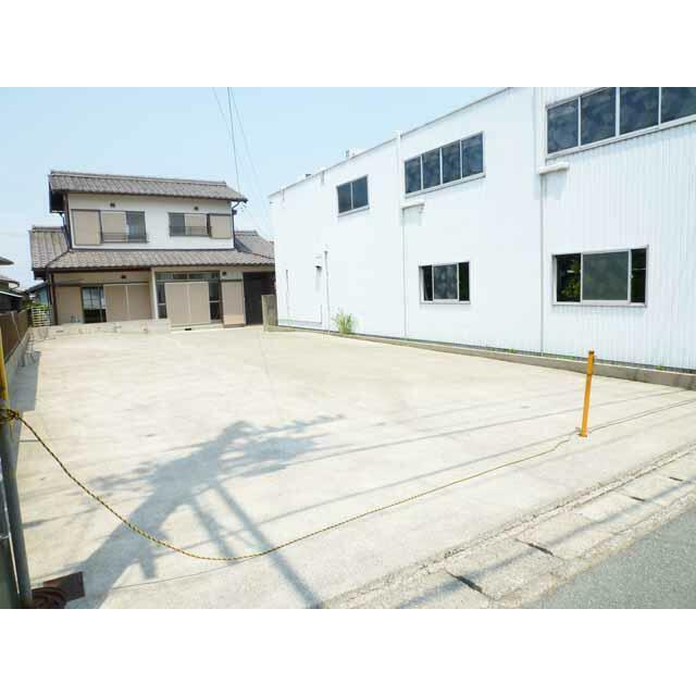 松阪市 駅部田町 2階建 4LDK