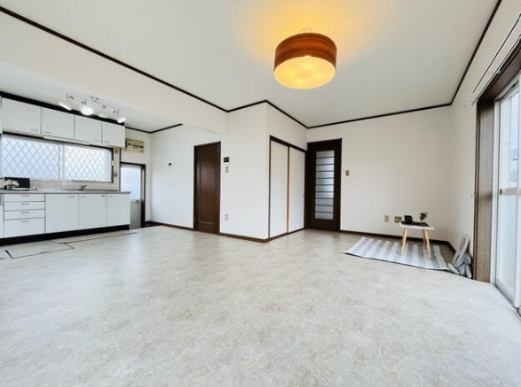 【津市白塚町】南向きの3LDK中古住宅！駐車も3台OKです！！